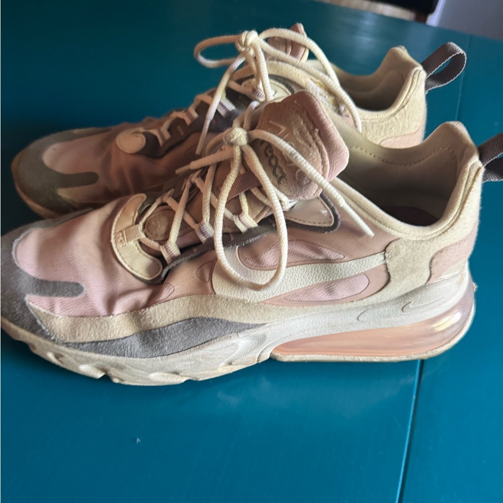 Nike Air70 React Pink Gray and White Size 8.5